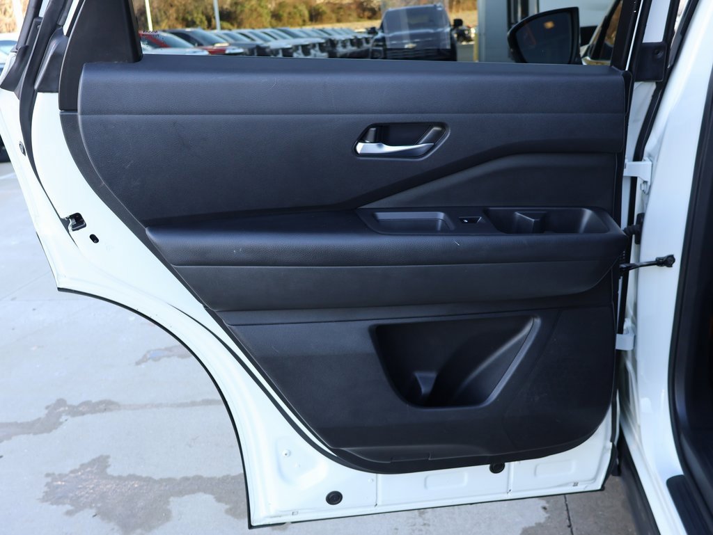 Used 2022 Nissan Pathfinder SV image 23