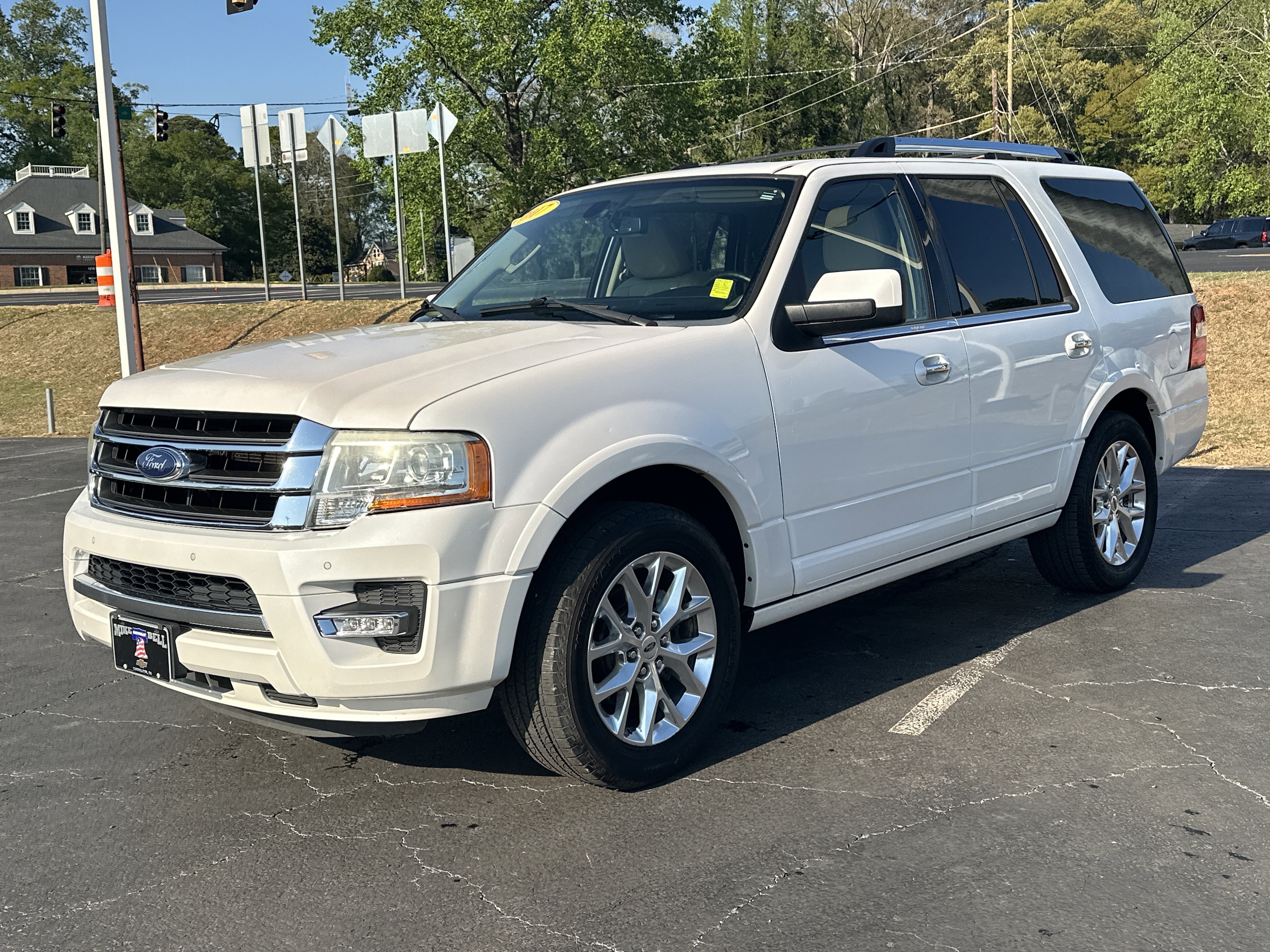 Used 2017 Ford Expedition Limited w/ Equipment Group 301A RWD image 4