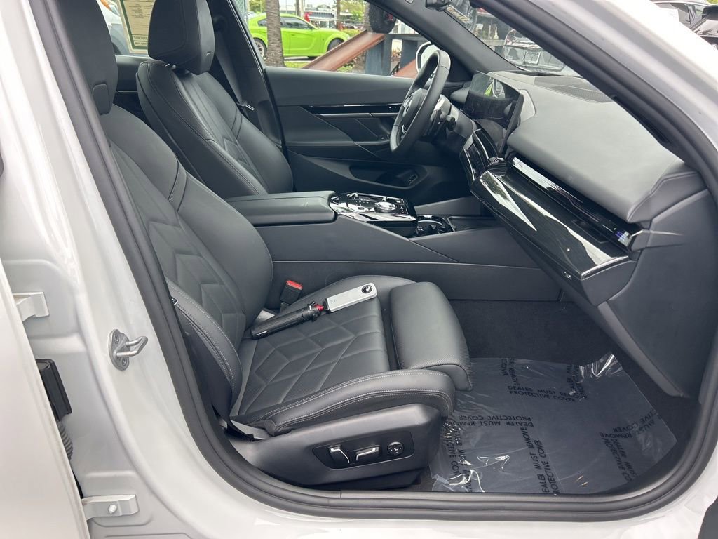 Used 2025 BMW 530i image 23