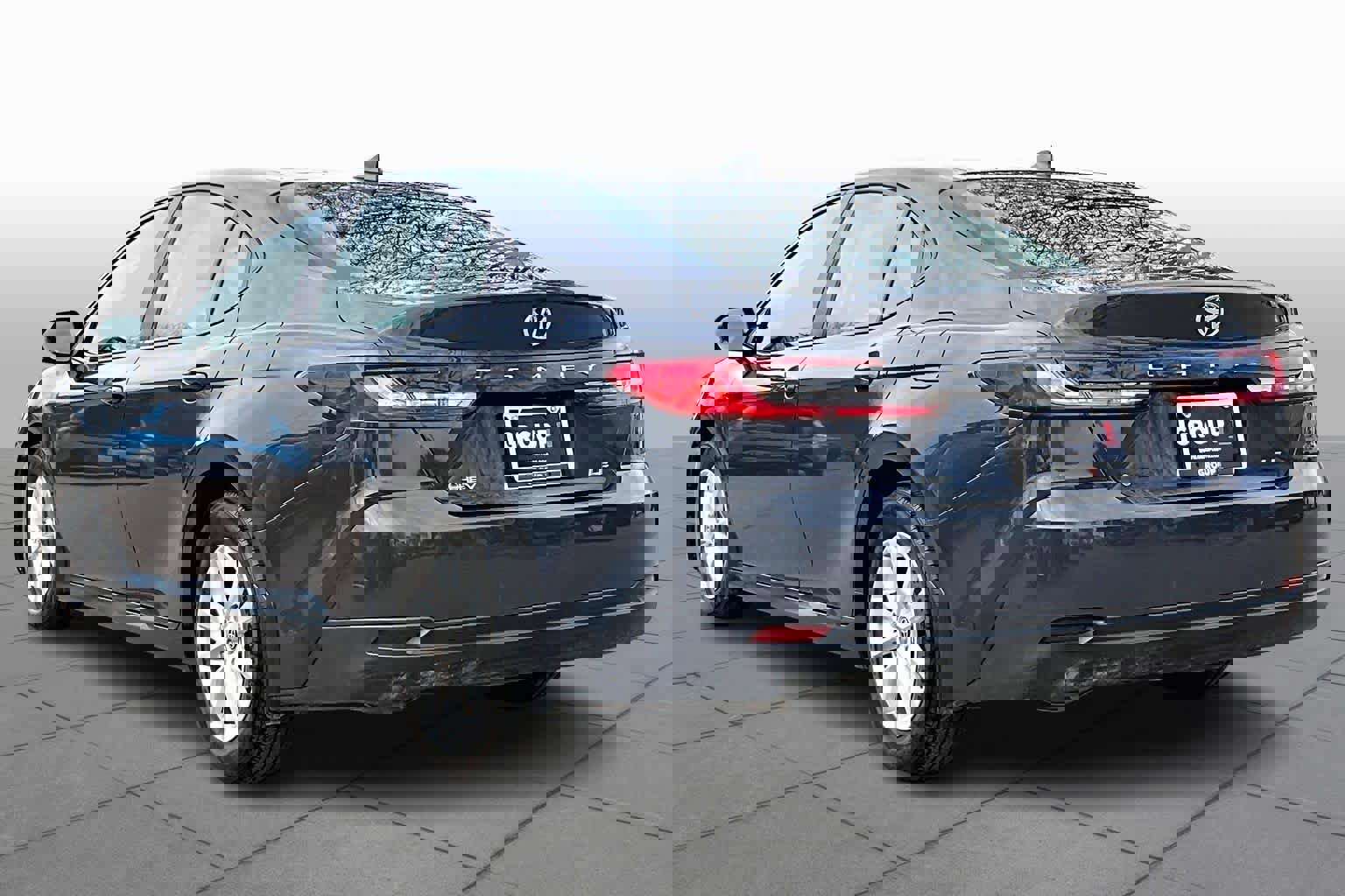 Used 2025 Toyota Camry LE w/ Convenience Package image 11