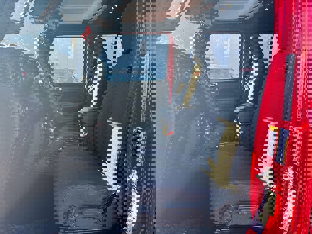 Used 2025 Jeep Wrangler Unlimited Rubicon image 13