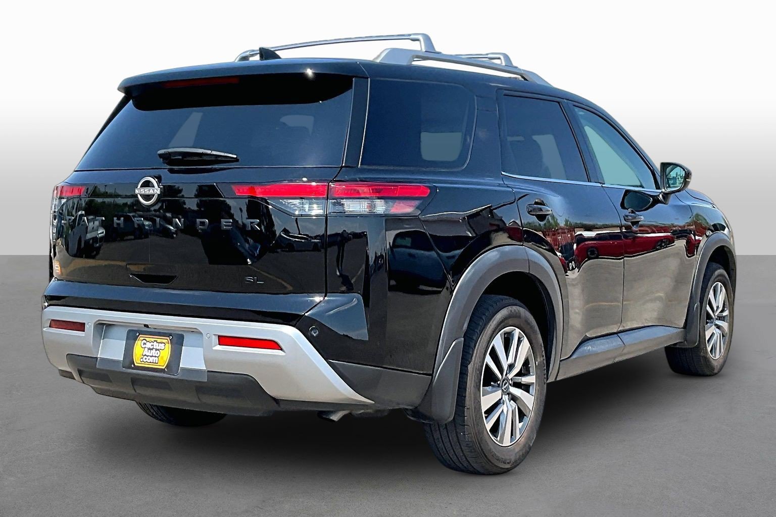 Used 2023 Nissan Pathfinder SL w/ Black Appearance Package FWD image 2
