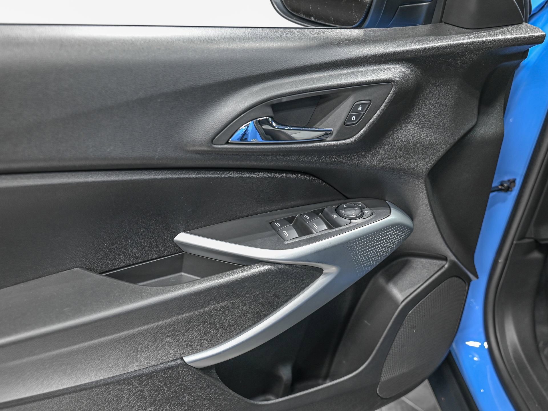 Used 2025 Chevrolet Trax RS w/ Driver Confidence Package FWD image 13