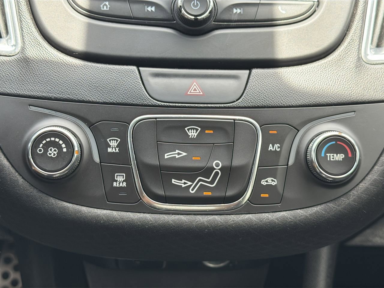 Used 2017 Chevrolet Malibu LT FWD image 21