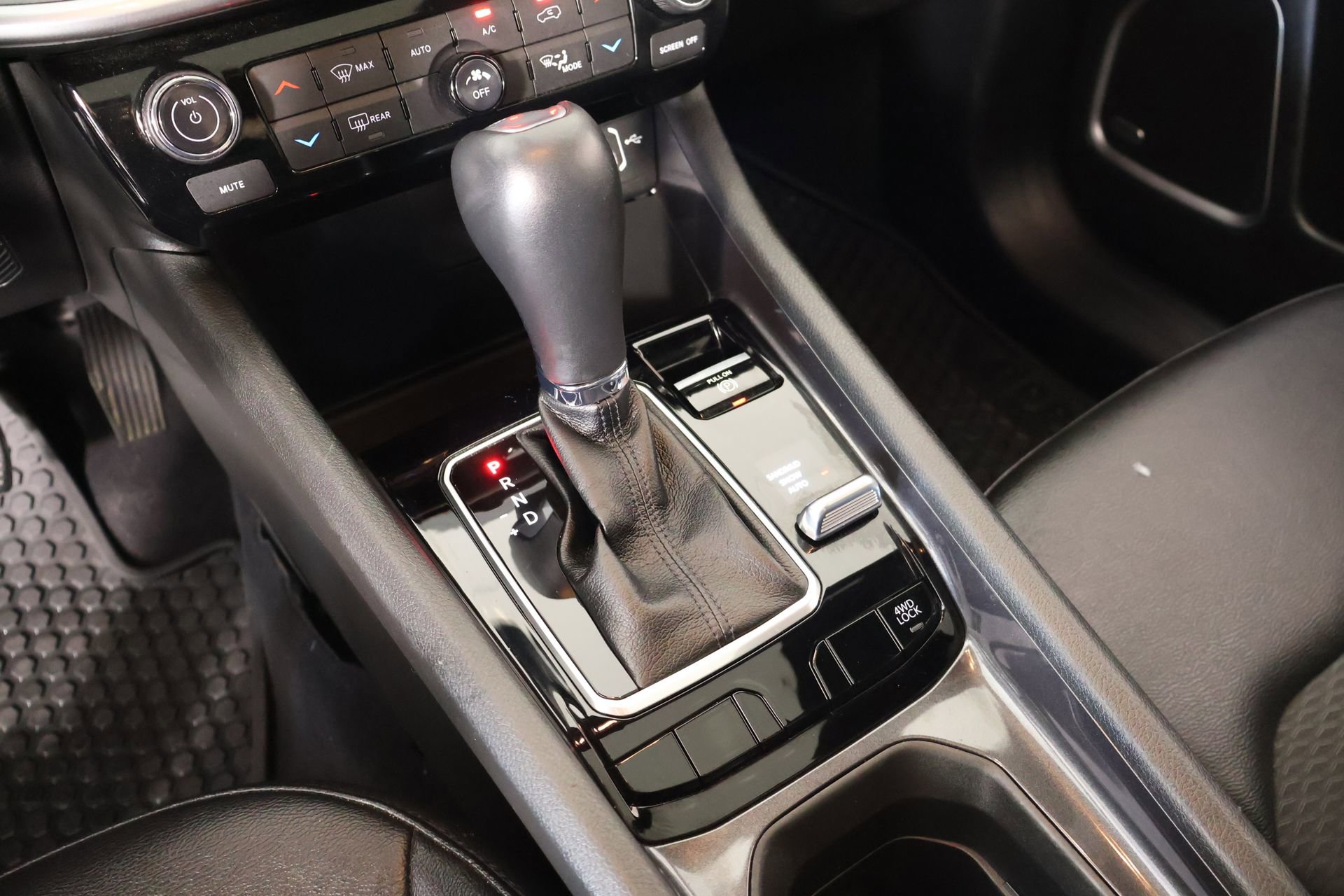 Used 2025 Jeep Compass Latitude w/ Sun & Sound Group AWD/4WD image 8