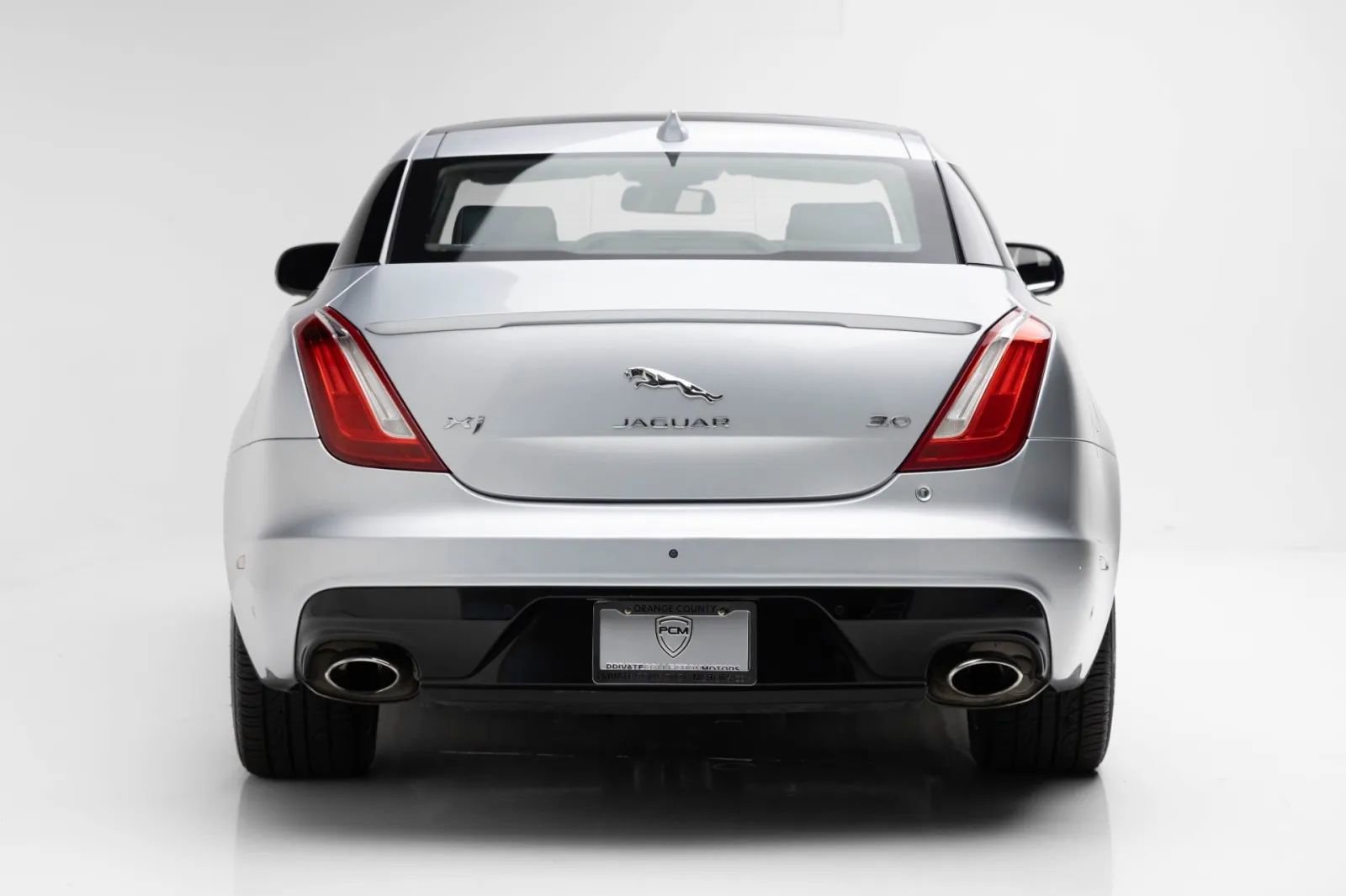 Used 2016 Jaguar XJ R-Sport RWD image 7