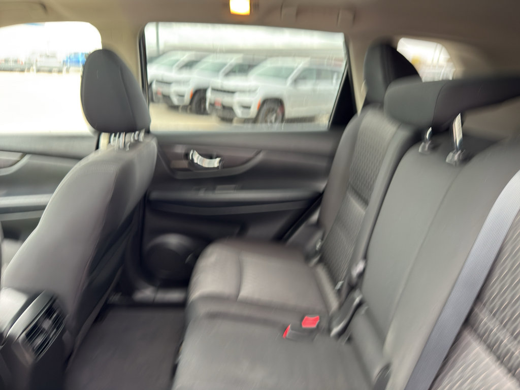 Used 2019 Nissan Rogue SV w/ Sun & Sound Touring Package AWD/4WD image 33