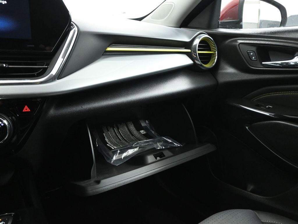 Used 2025 Chevrolet Trax LT w/ LT Convenience Package image 32