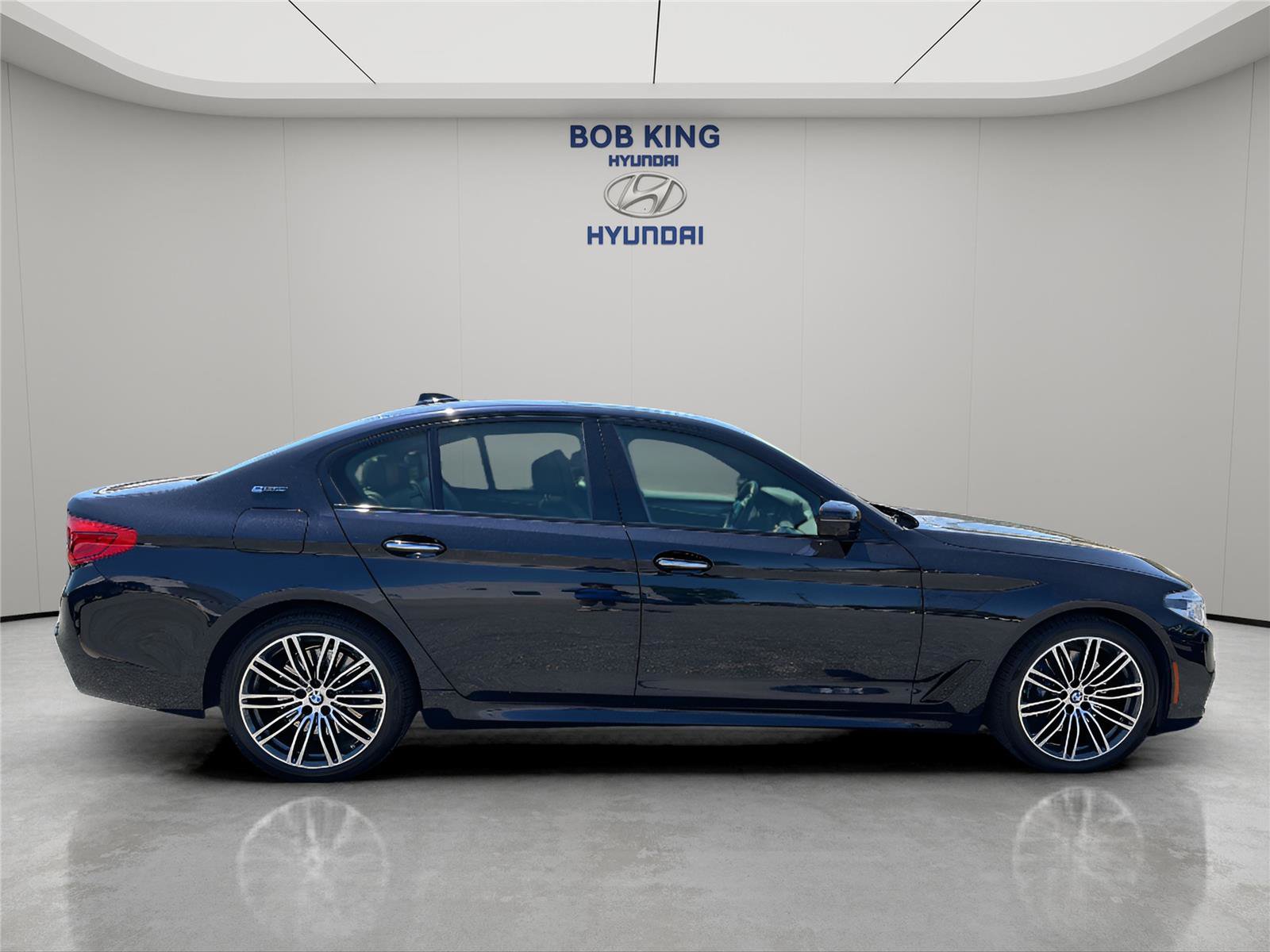 Used 2018 BMW 530e xDrive w/ M Sport Package 2 AWD/4WD image 6