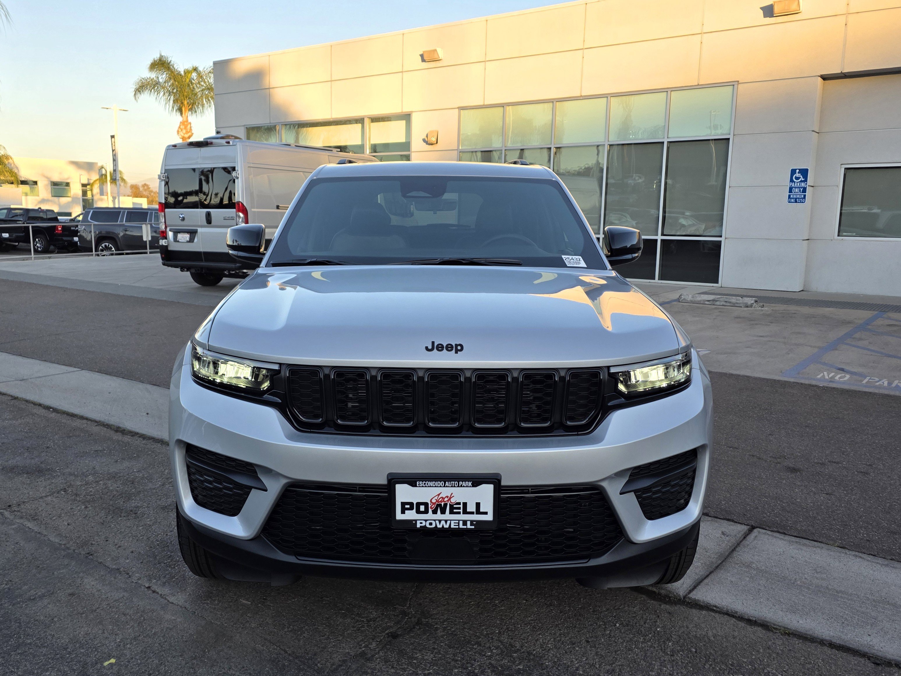 New 2025 Jeep Grand Cherokee Altitude RWD image 7