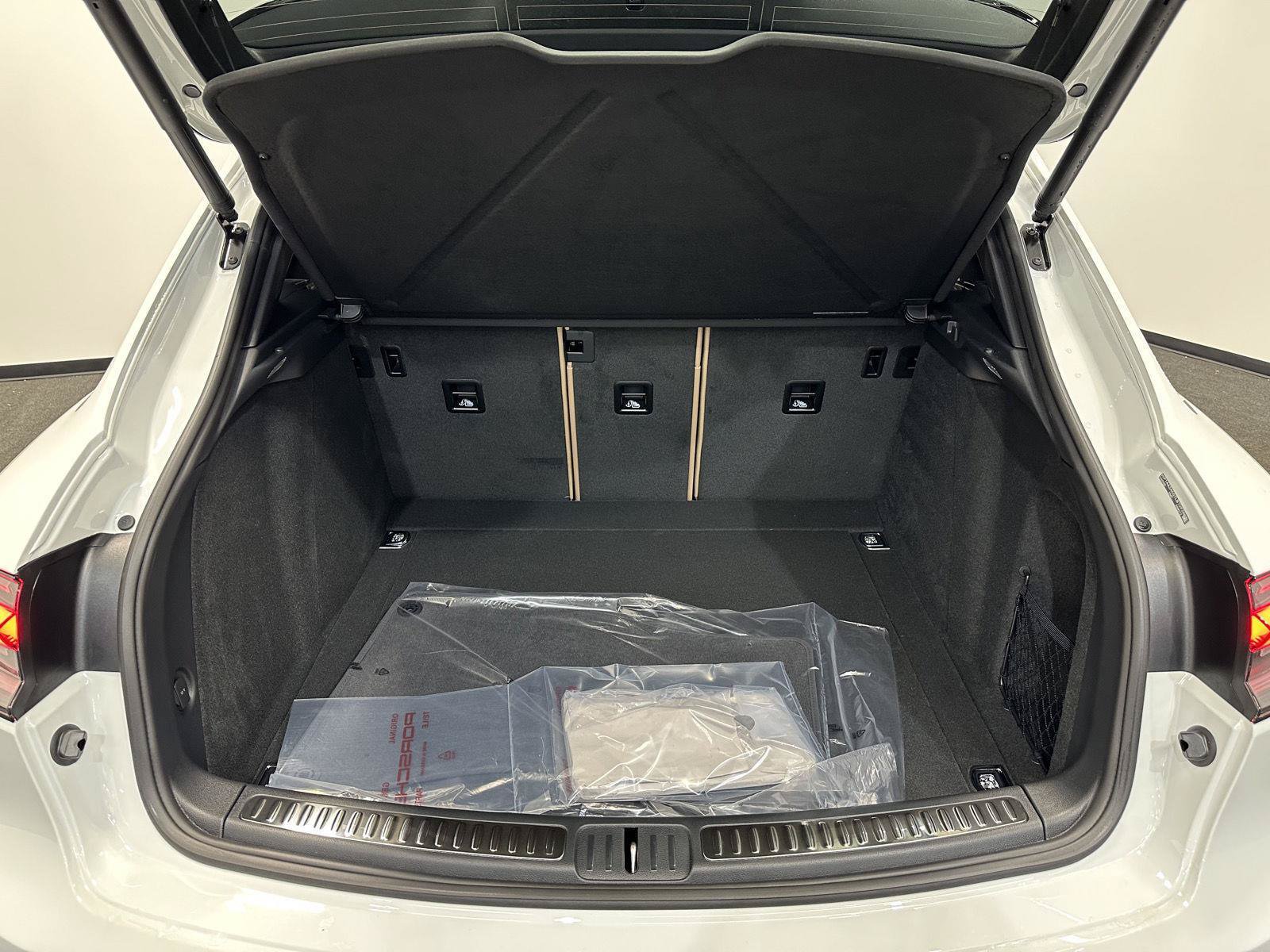 New 2026 Porsche Macan AWD/4WD image 36