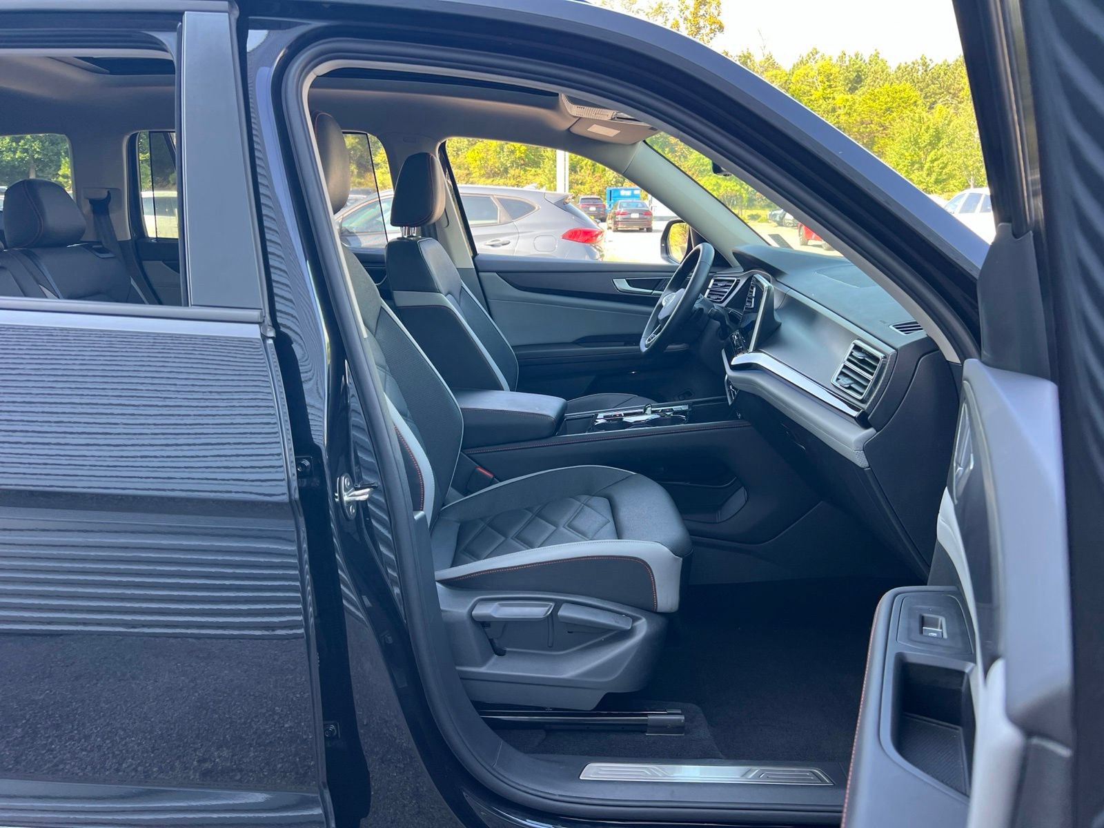 Certified 2026 Volkswagen Atlas Peak Edition AWD/4WD image 36