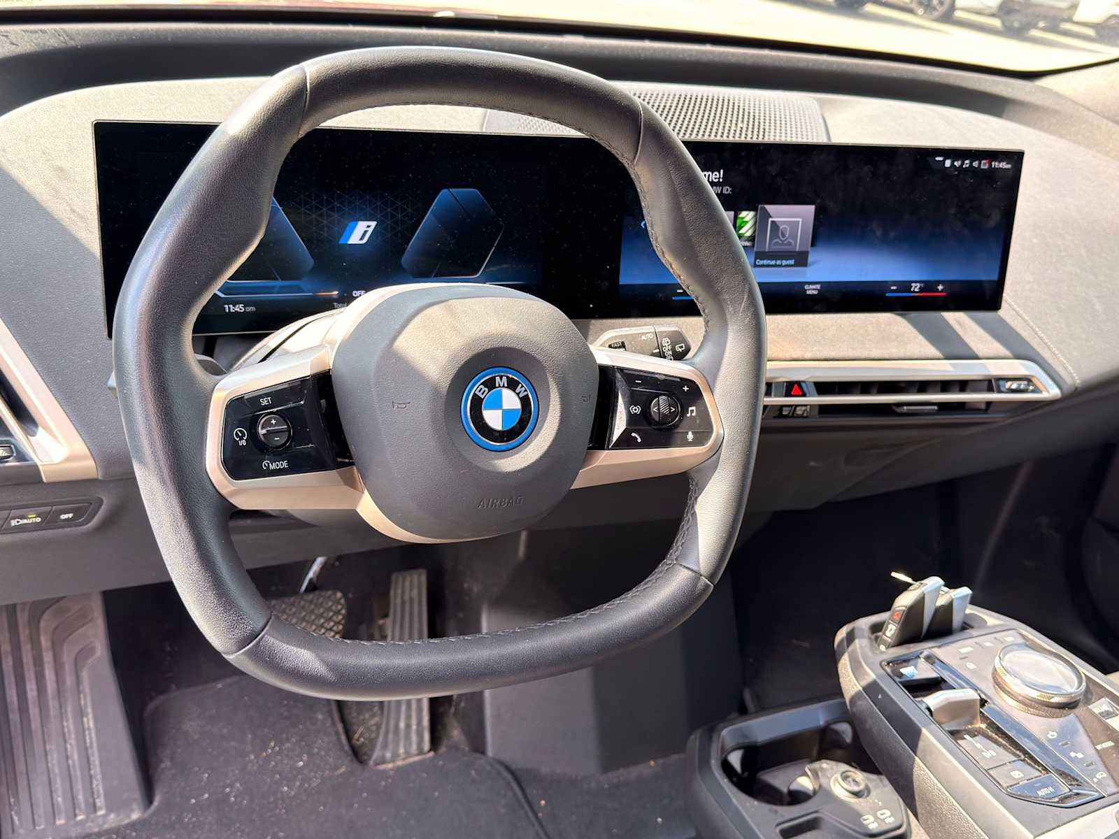 Used 2022 BMW iX xDrive50 w/ Premium Package AWD/4WD image 17
