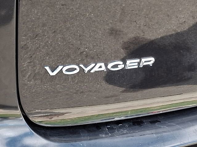 Used 2023 Chrysler Voyager LX image 34