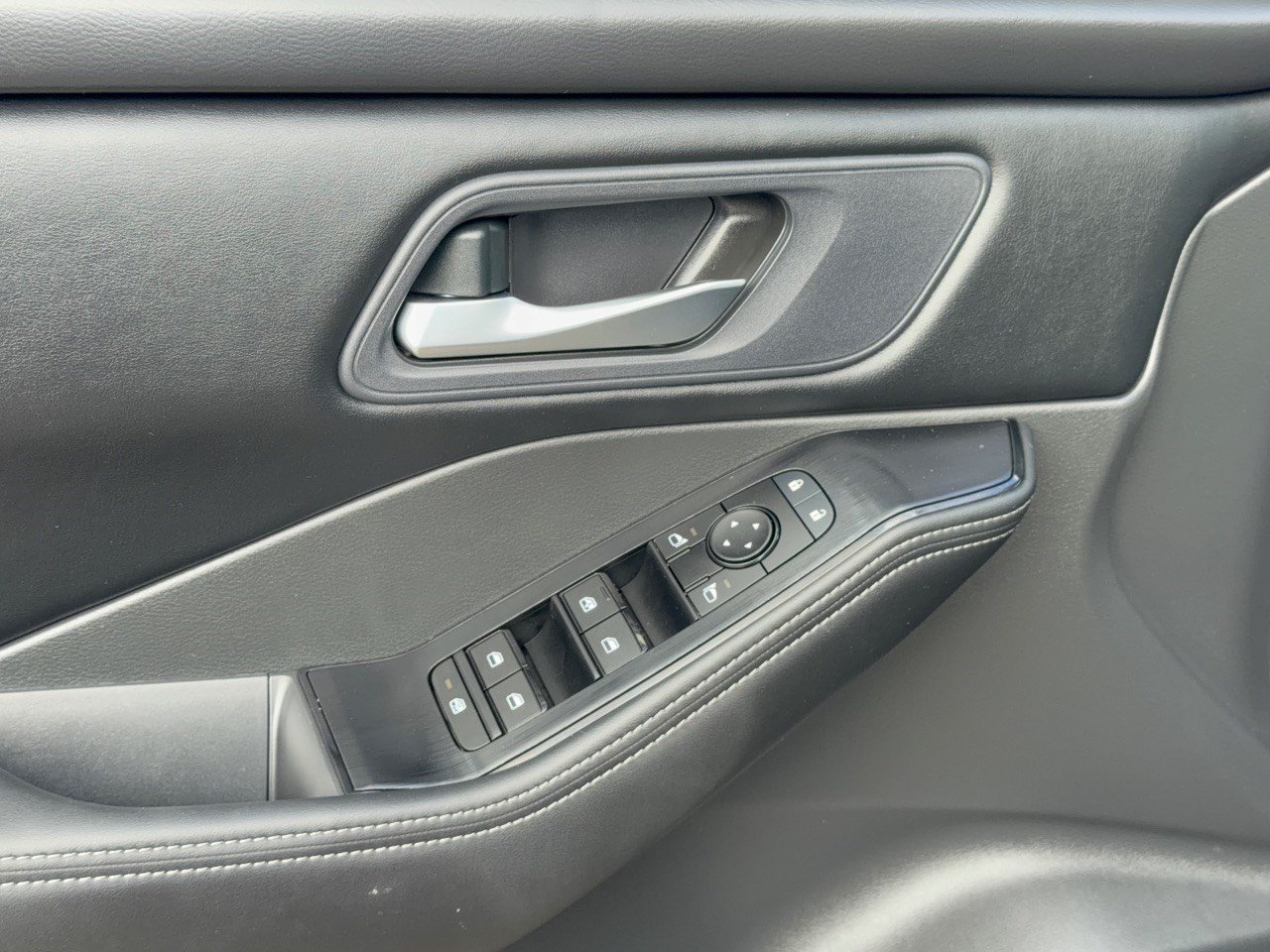 Certified 2026 Nissan Rogue SV FWD image 15