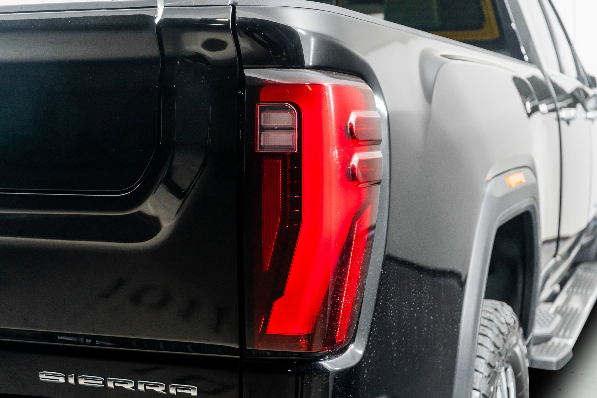 Used 2025 GMC Sierra 3500 Denali w/ Denali Reserve Package image 13