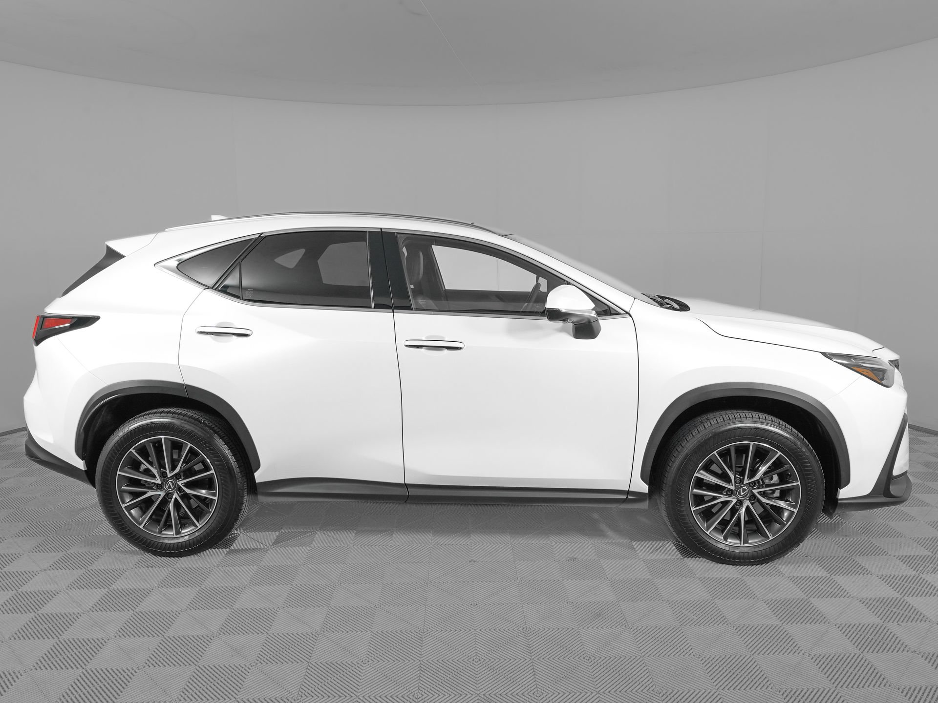 Used 2025 Lexus NX 350 AWD w/ Accessory Package (2T) image 3