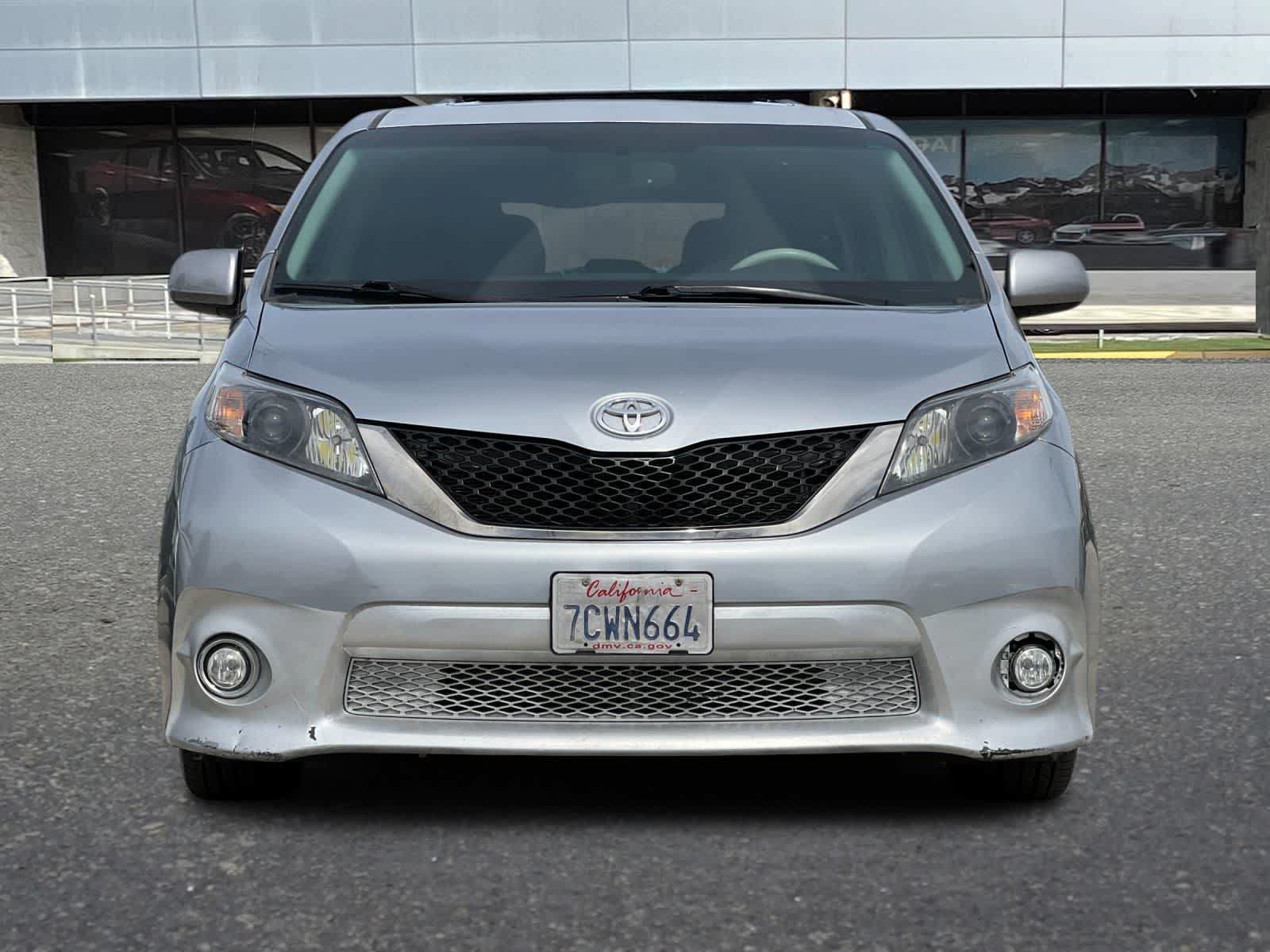 Used 2014 Toyota Sienna SE FWD image 11