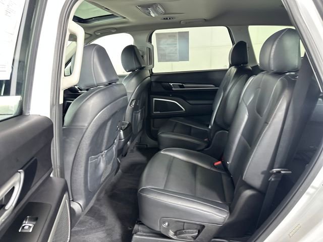 Used 2022 Kia Telluride S image 32