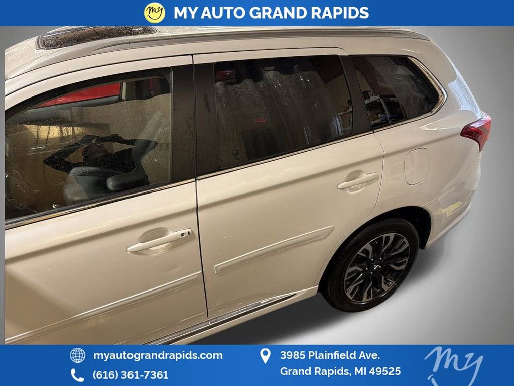 Used 2018 Mitsubishi Outlander SEL image 42
