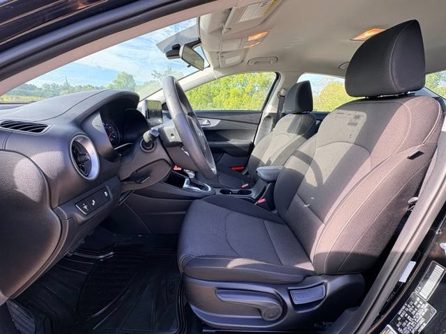 Certified 2023 Kia Forte LXS w/ LXS Technology Package FWD image 9