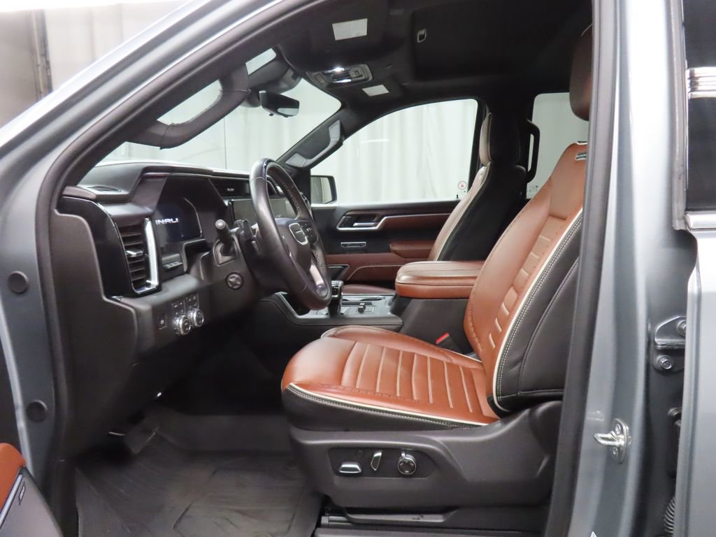 Used 2026 GMC Sierra 1500 Denali Ultimate w/ LPO, Black Badging Package AWD/4WD image 12