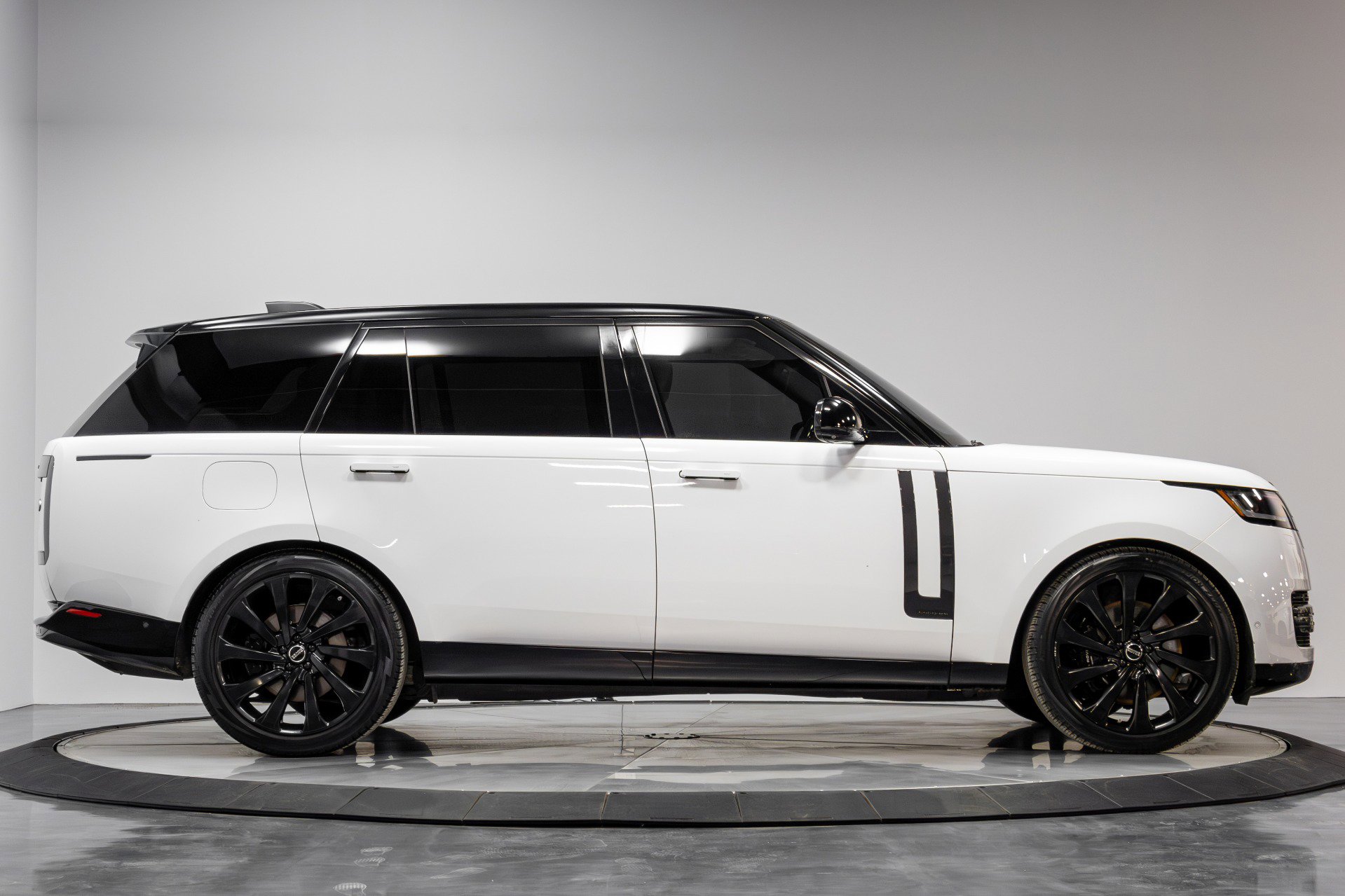 Used 2023 Land Rover Range Rover Long Wheelbase Autobiography image 15