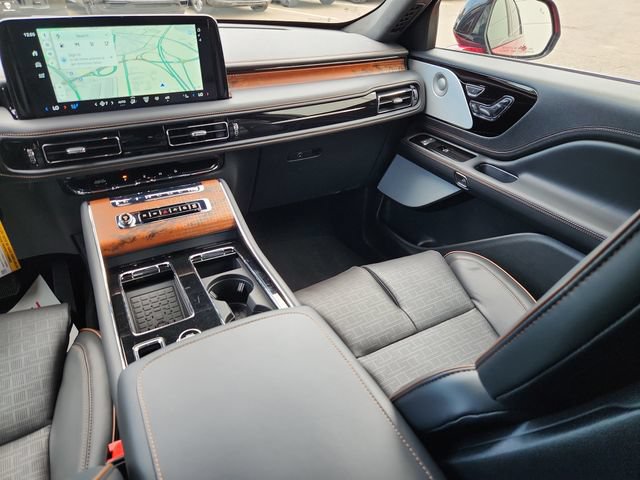 New 2025 Lincoln Aviator Black Label w/ Jet Appearance Package AWD/4WD image 12