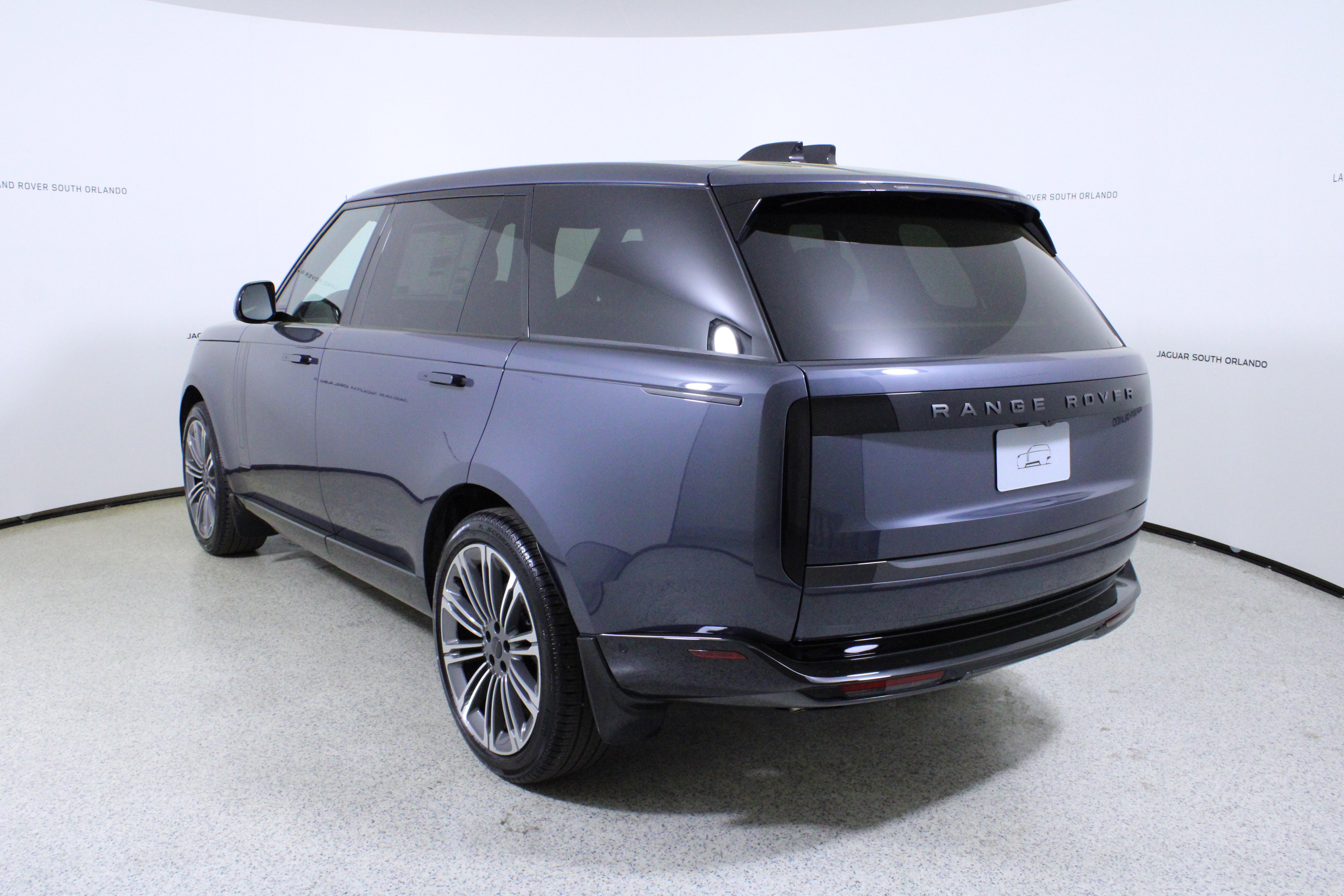 New 2026 Land Rover Range Rover Long Wheelbase SE image 5