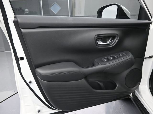 Certified 2026 Honda HR-V LX image 3