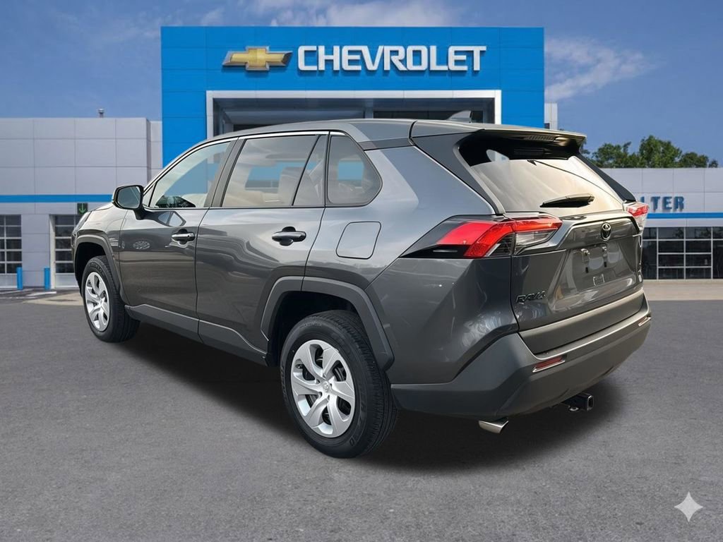 Used 2022 Toyota RAV4 LE image 4