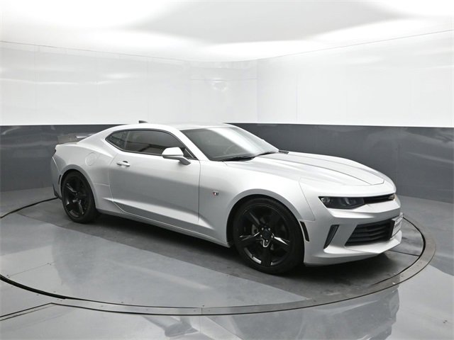 Used 2018 Chevrolet Camaro LT w/ Technology Package image 17