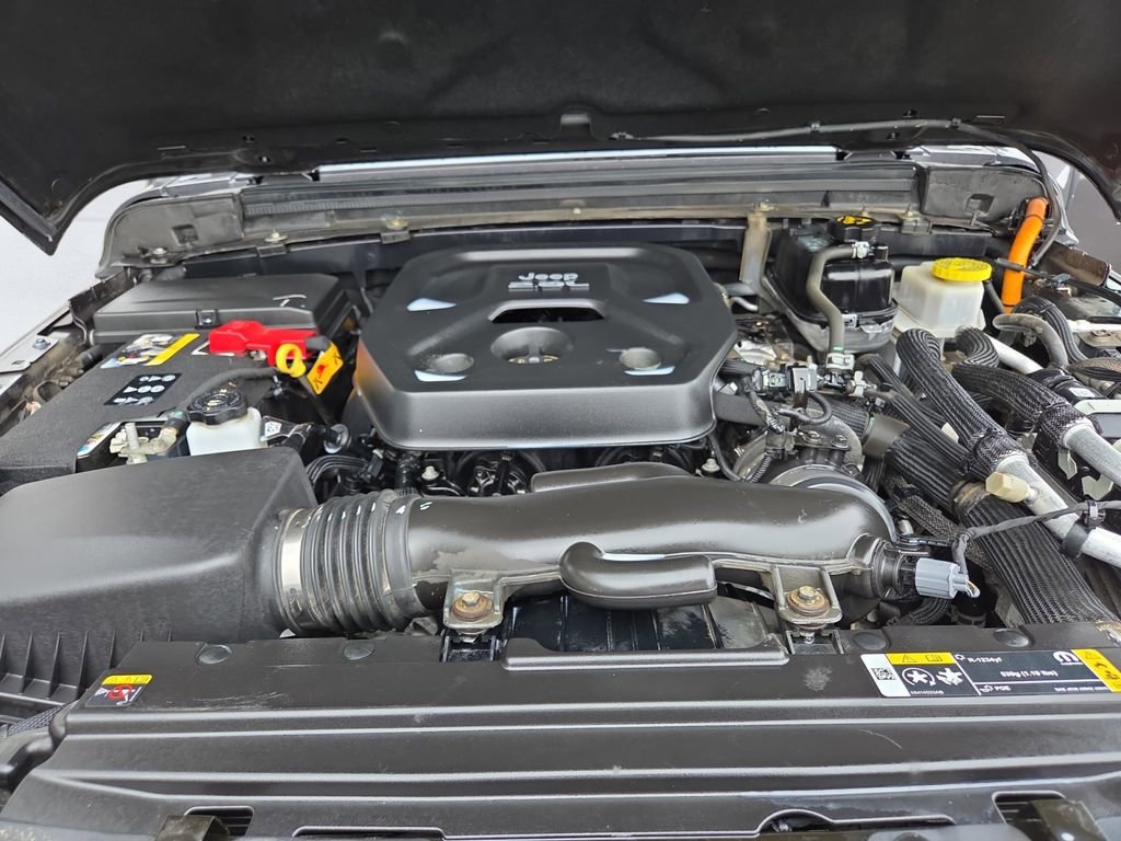 Certified 2023 Jeep Wrangler Unlimited w/ Cold Weather Group image 18