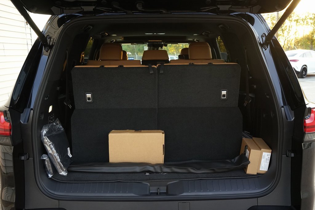 Used 2026 Lexus LX 600 4WD w/ Luxury Package image 37