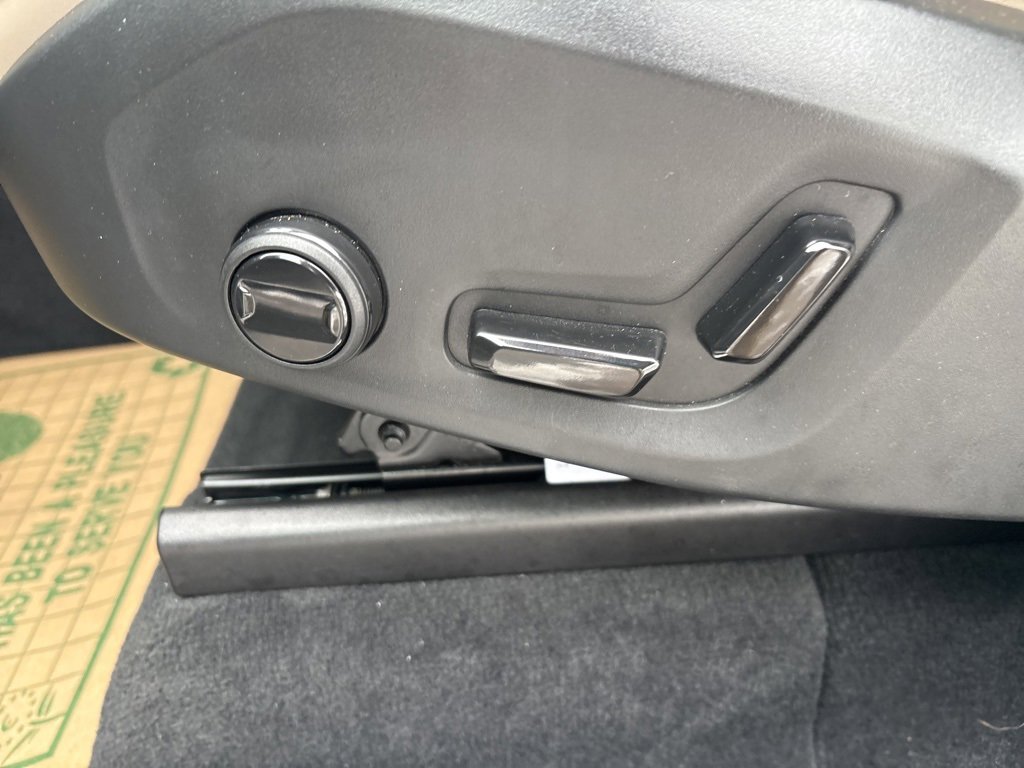 Certified 2025 Volvo XC90 B6 Plus image 22