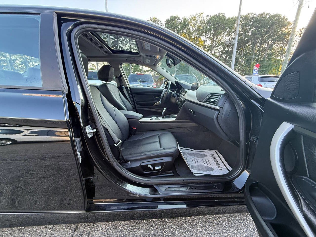 Used 2016 BMW 320i xDrive Sedan AWD/4WD image 8