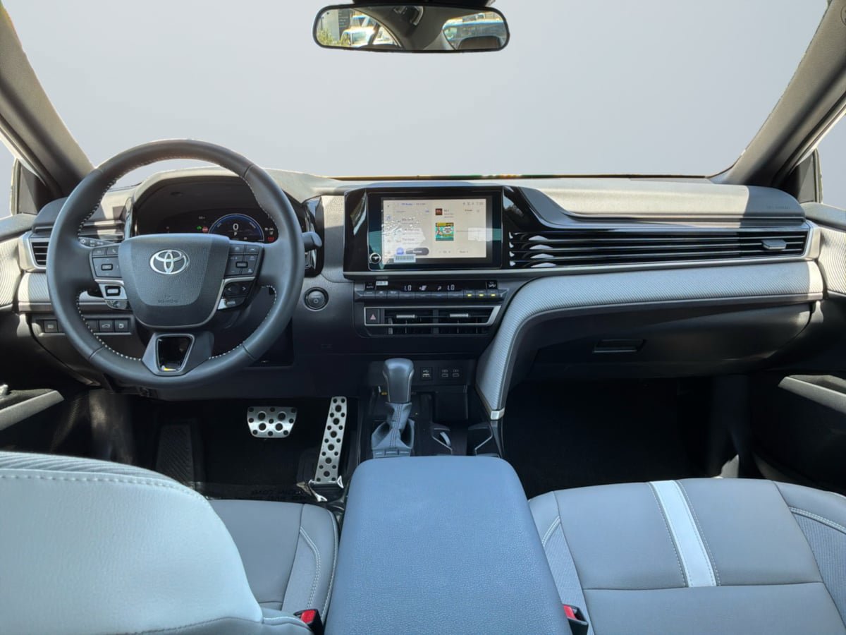 Used 2025 Toyota Camry SE AWD/4WD image 10