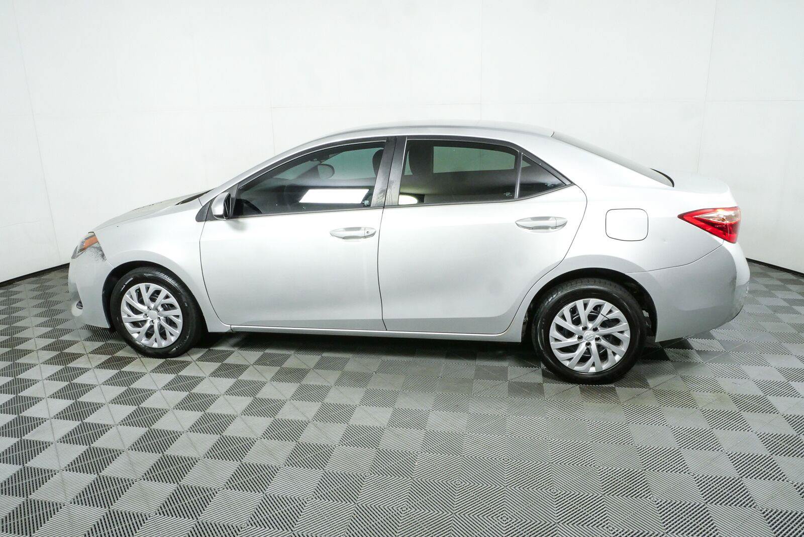 Used 2017 Toyota Corolla LE FWD image 26