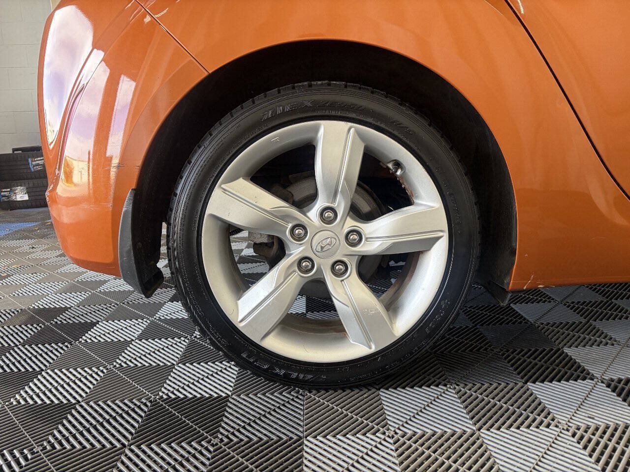 Used 2013 Hyundai Veloster FWD image 22