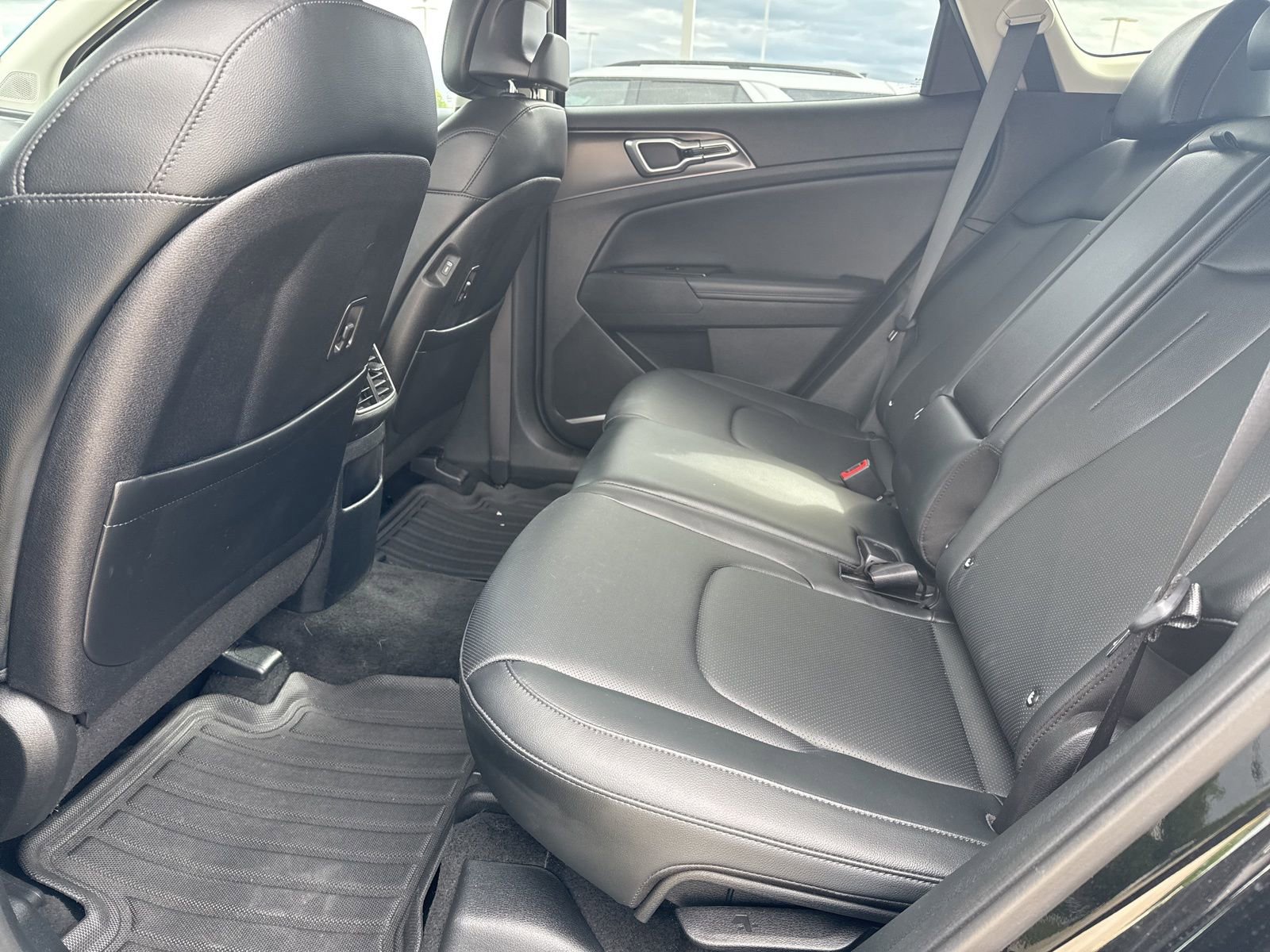 Used 2023 Kia Sportage EX image 9