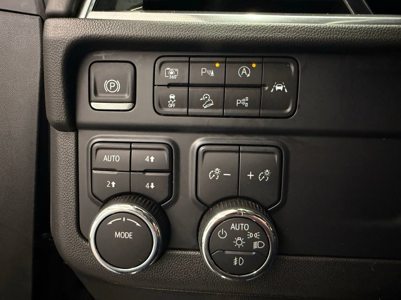 Used 2025 Chevrolet Suburban Z71 AWD/4WD image 15