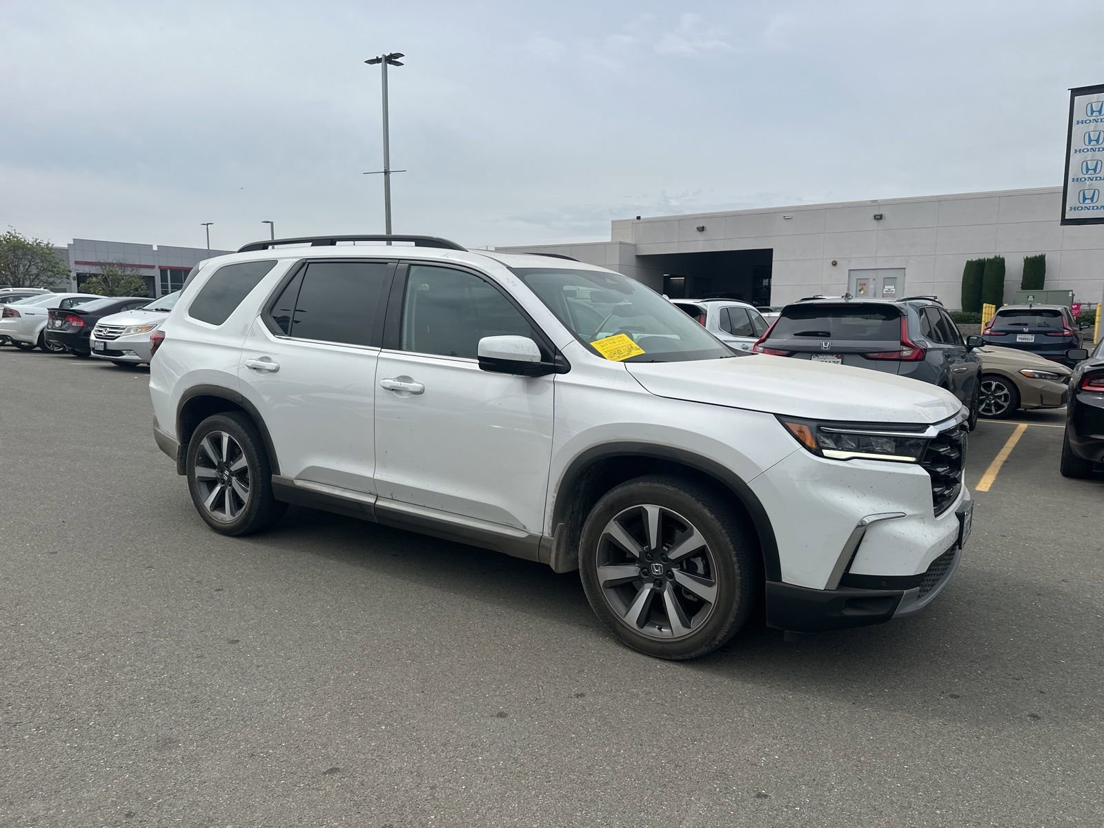 Used 2024 Honda Pilot Touring image 2