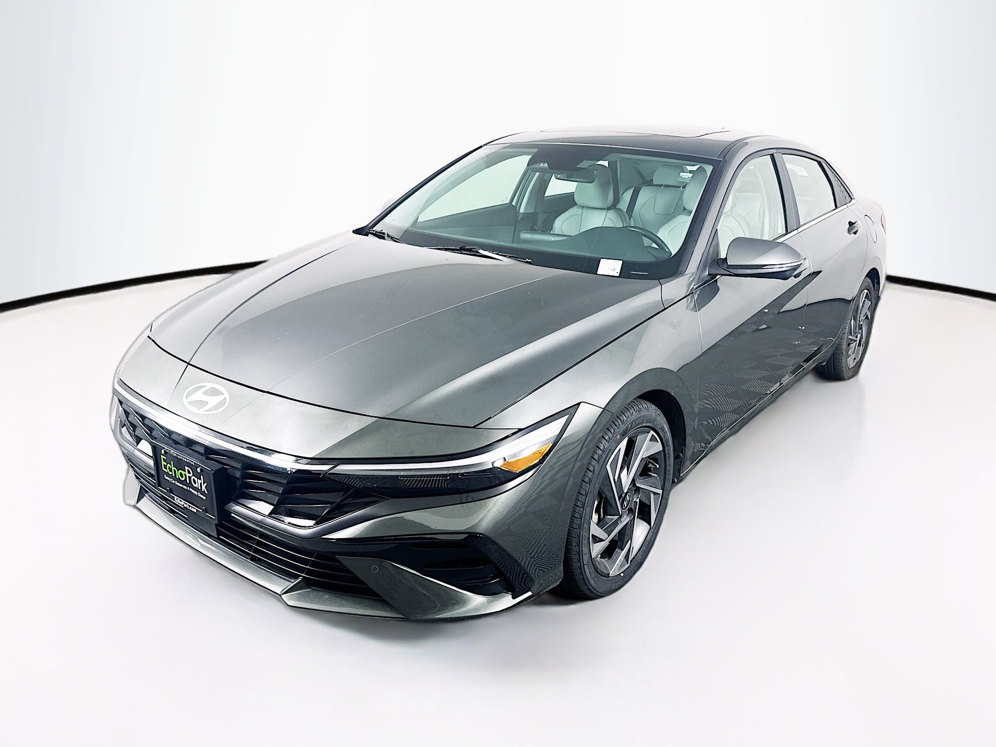 Used 2024 Hyundai Elantra Limited image 3