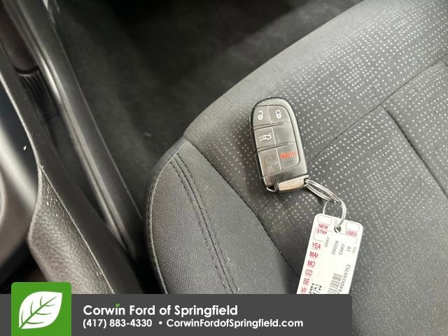 Used 2016 Chrysler 200 LX image 5