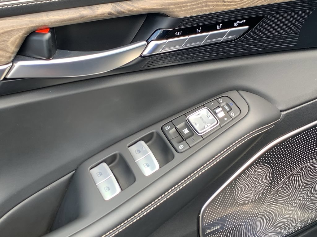 Used 2022 Genesis G90 5.0 Ultimate RWD image 12