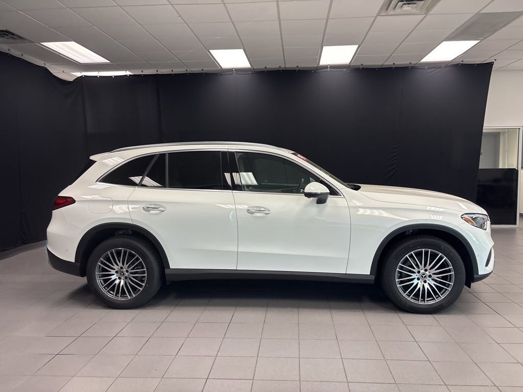 Used 2025 Mercedes-Benz GLC 300 image 2