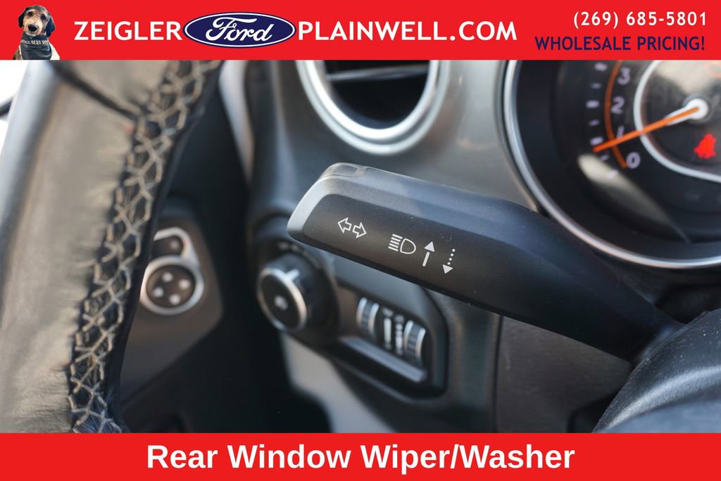 Used 2021 Jeep Wrangler Unlimited Sahara w/ Dual Top Group AWD/4WD image 25