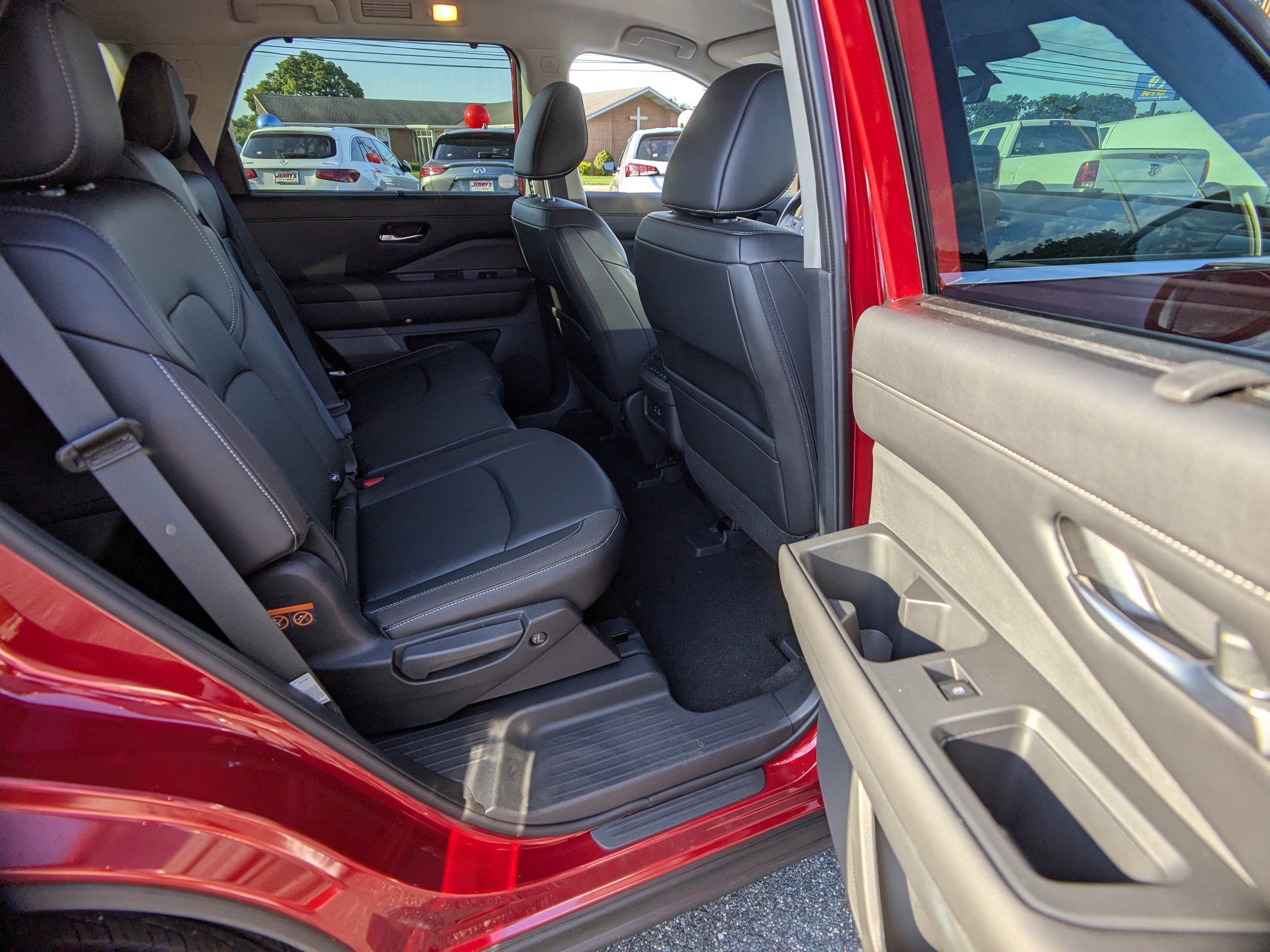 Used 2023 Nissan Pathfinder SL w/ Black Appearance Package AWD/4WD image 14