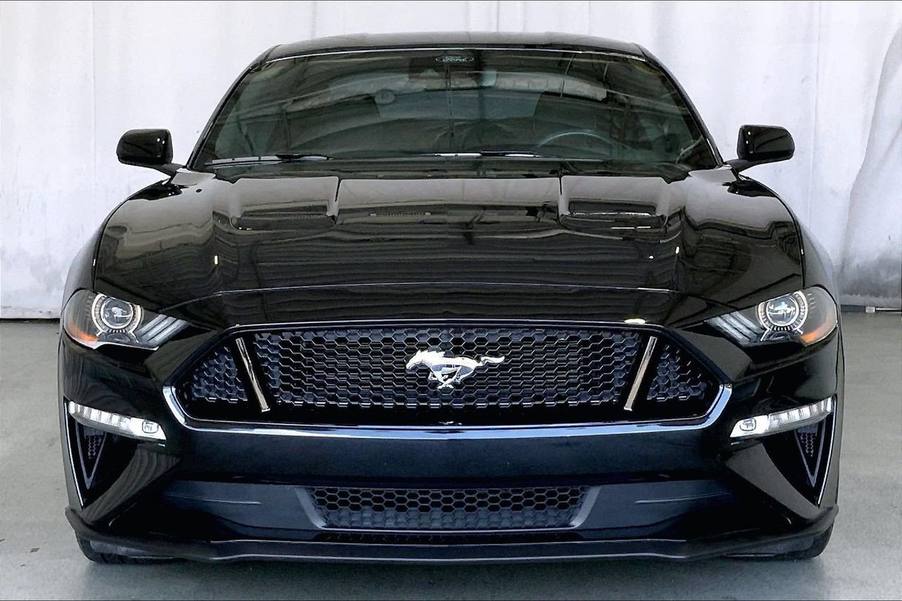 Used 2022 Ford Mustang GT RWD image 2