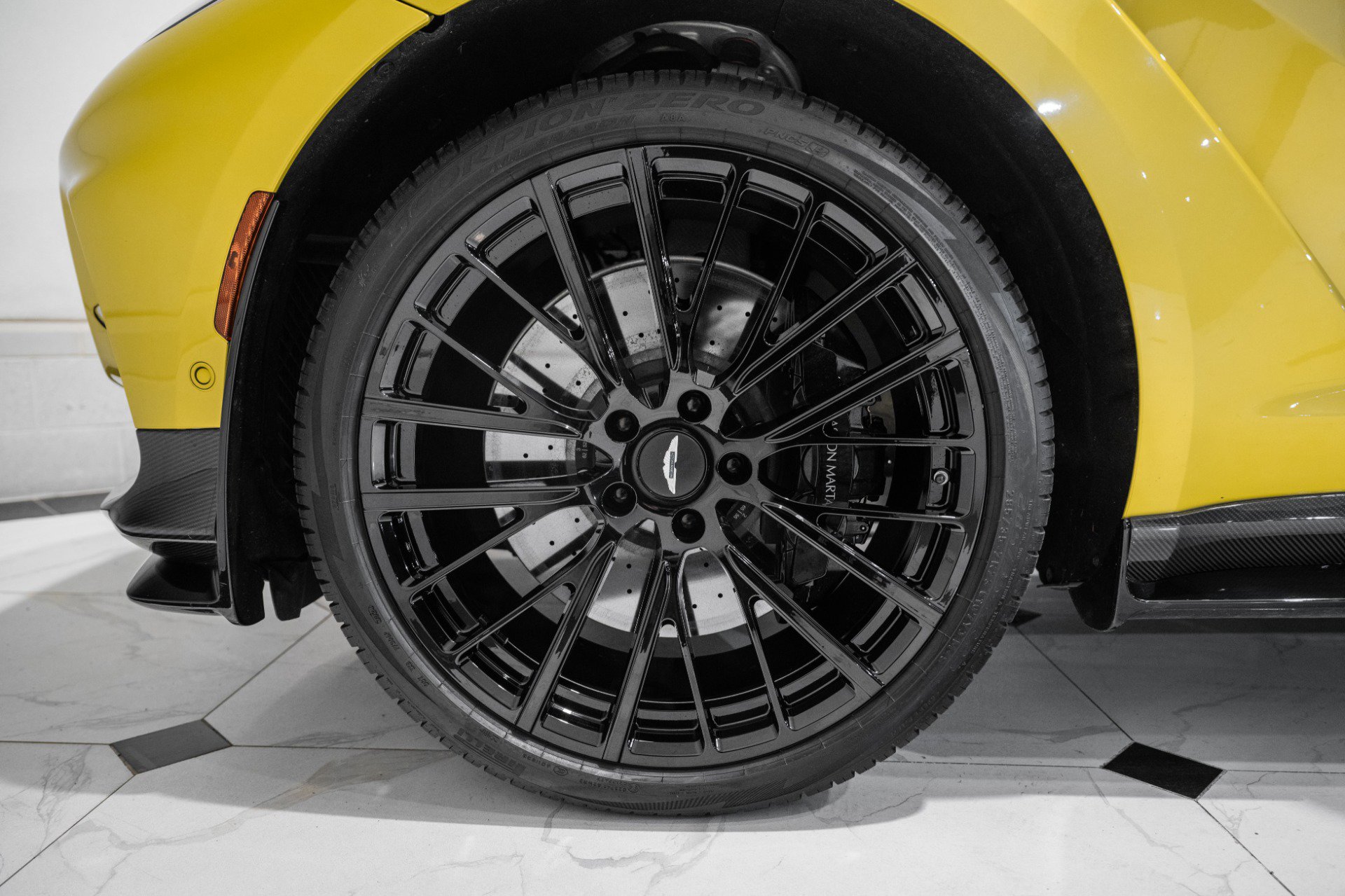 Used 2025 Aston Martin DBX 707 image 4